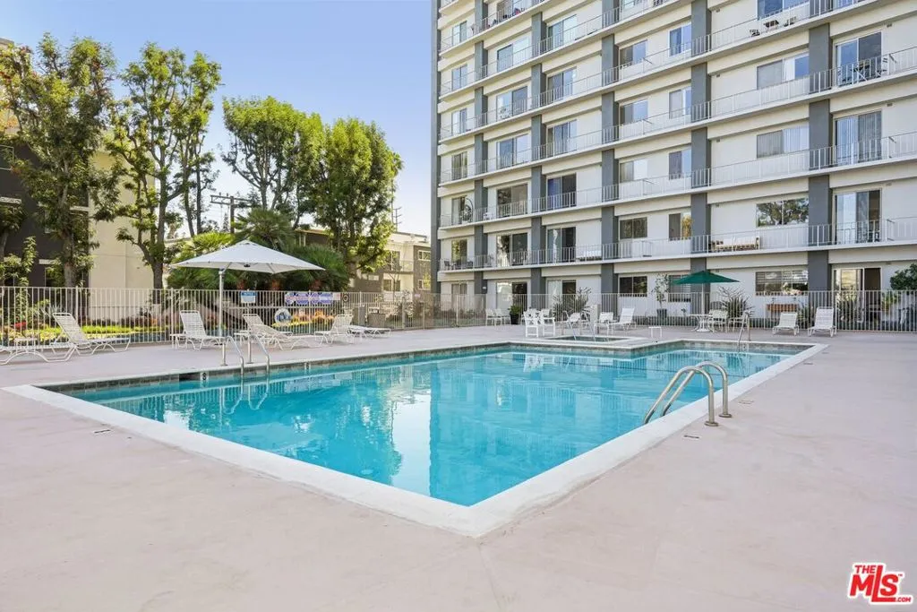 100 S Doheny Drive 501, Los Angeles, California 90048 home-pic-21