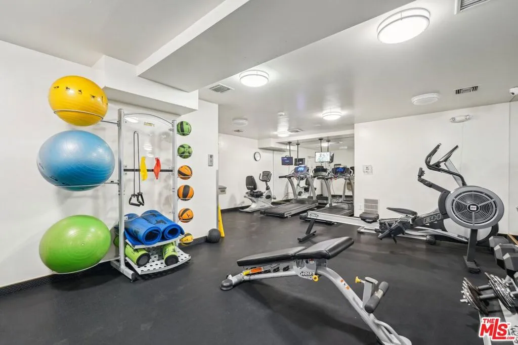 100 S Doheny Drive 501, Los Angeles, California 90048 home-pic-25