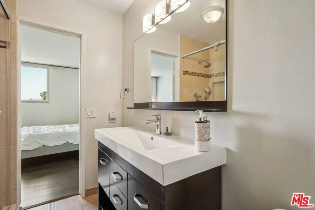 100 S Doheny Drive 501, Los Angeles, California 90048 home-pic-12