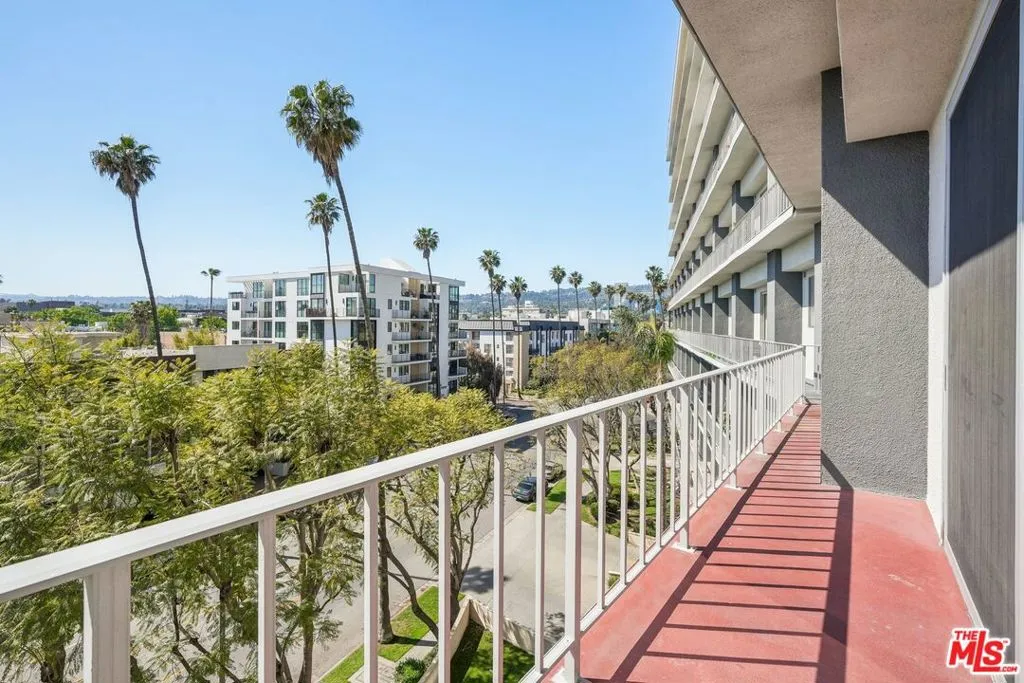100 S Doheny Drive 501, Los Angeles, California 90048 home-pic-2