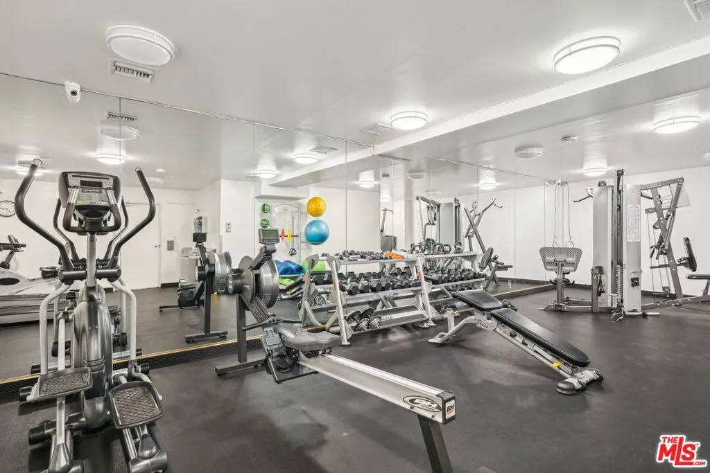 100 S Doheny Drive 501, Los Angeles, California 90048 home-pic-24