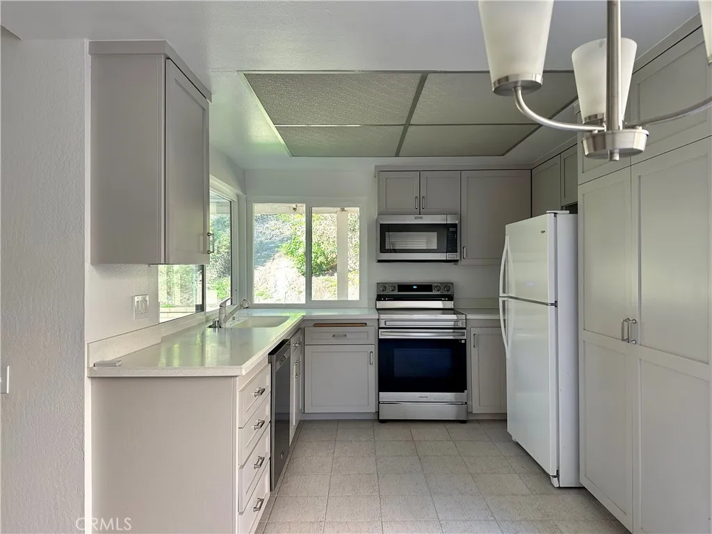 24171 La Pala Lane, Mission Viejo, California 92691 home-pic-10