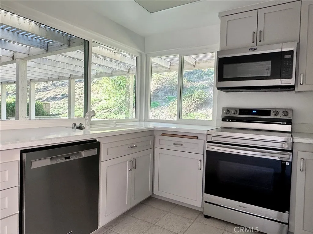 24171 La Pala Lane, Mission Viejo, California 92691 home-pic-11