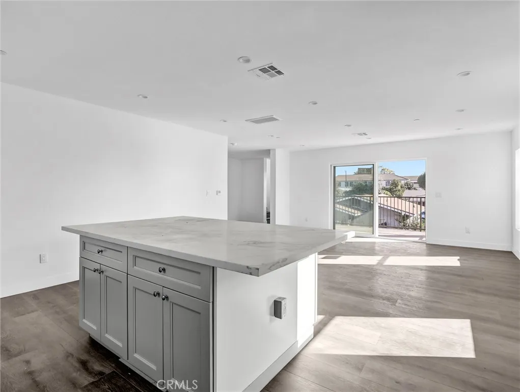 1231 S Rowan Avenue, Los Angeles, California 90023 home-pic-15