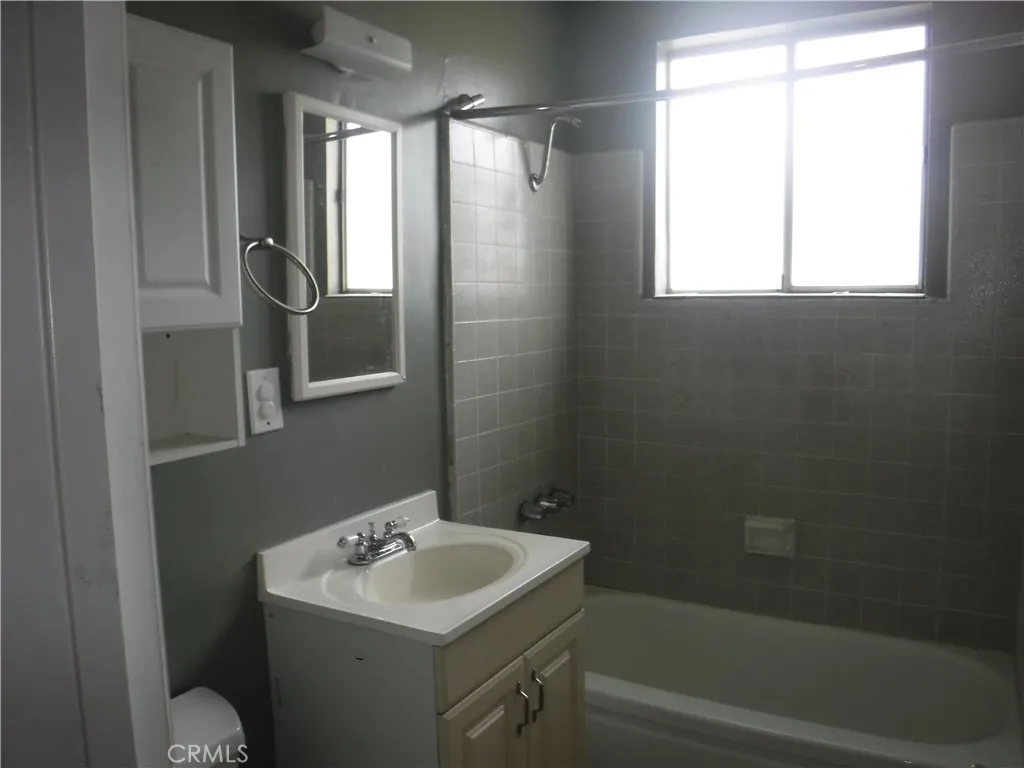 704 W Carroll Avenue W, Glendora, California 91741 home-pic-8