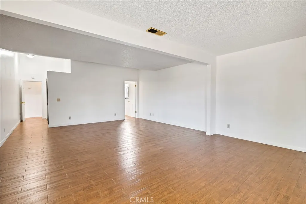 25187 Lincoln Avenue, Hemet, California 92544 home-pic-25