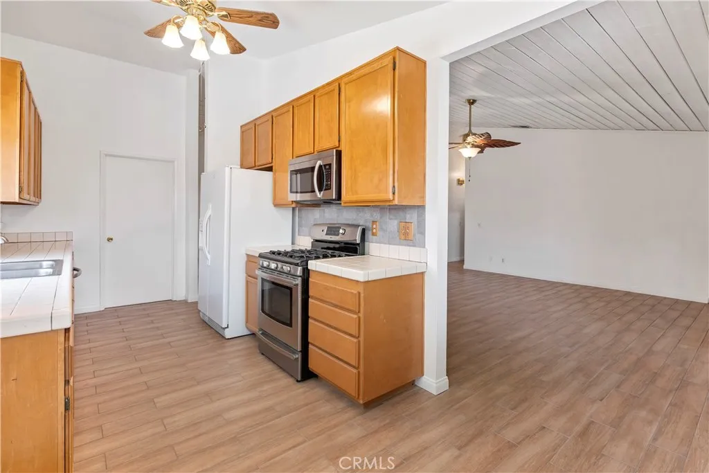 25187 Lincoln Avenue, Hemet, California 92544 home-pic-11