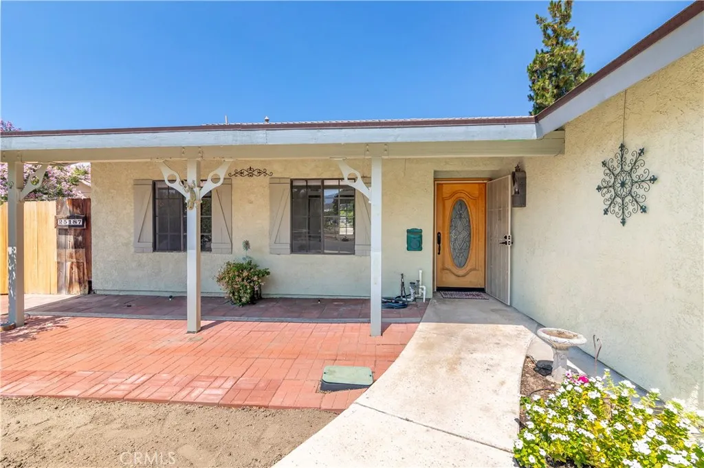 25187 Lincoln Avenue, Hemet, California 92544 home-pic-3