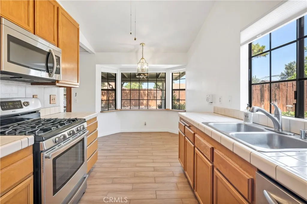 25187 Lincoln Avenue, Hemet, California 92544 home-pic-14