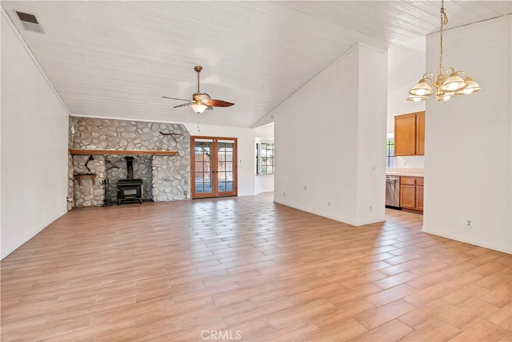 25187 Lincoln Avenue, Hemet, California 92544 home-pic-5