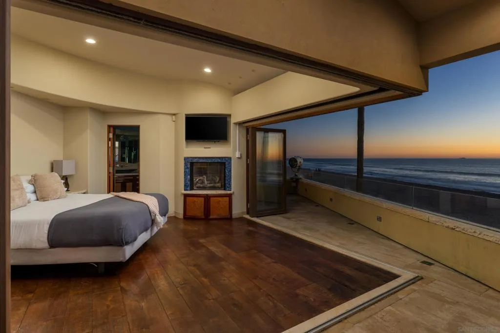 3921 Ocean Front Walk, San Diego, California 92109 home-pic-9