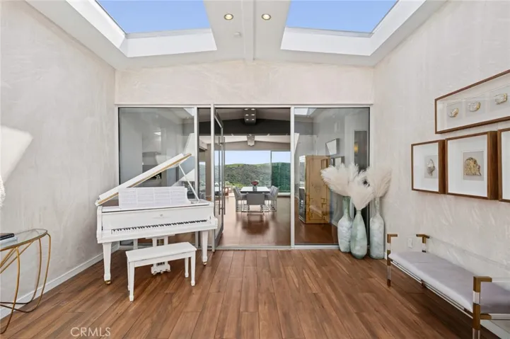 2085 Temple Hills Drive, Laguna Beach, California 92651
