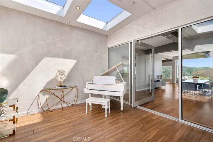2085 Temple Hills Drive, Laguna Beach, California 92651