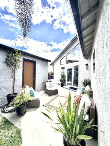Patio between the Great/Living Room and garage