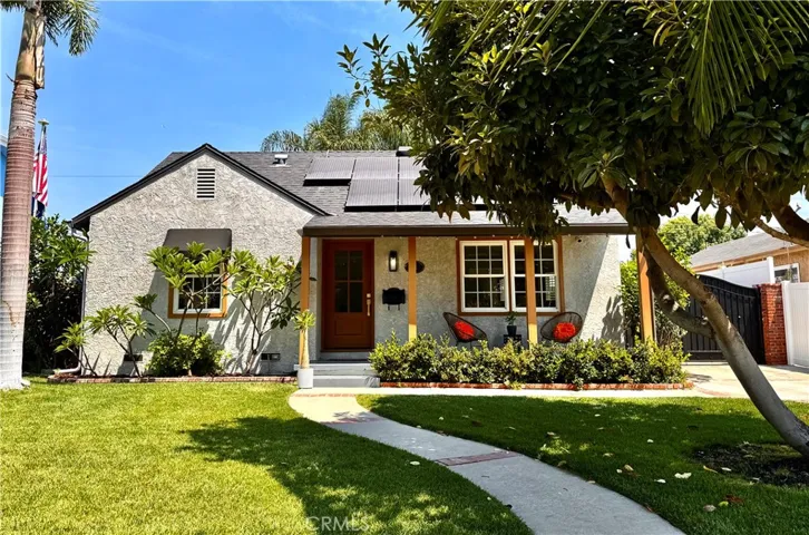 Adorable 5423 Walkerton, with fully paid off solar