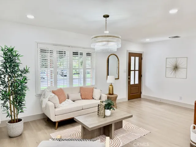 5423 E Walkerton, Long Beach, California 90808