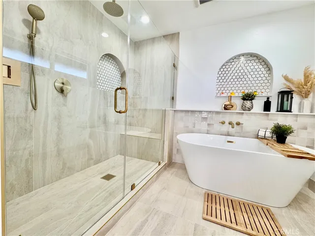 5423 E Walkerton, Long Beach, California 90808
