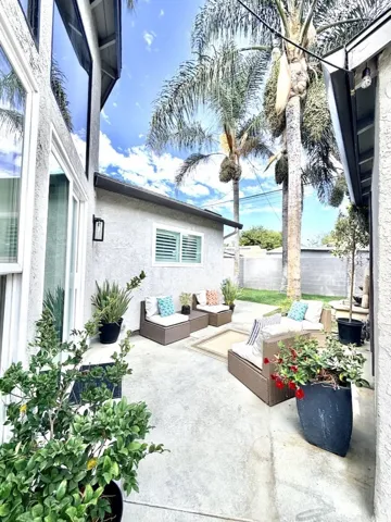 5423 E Walkerton, Long Beach, California 90808