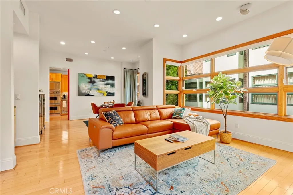 2323 S Beverly Glen, Los Angeles, California 90064 home-pic-4