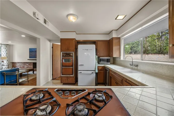 9830 Oakdale Ave, Chatsworth, California 91311