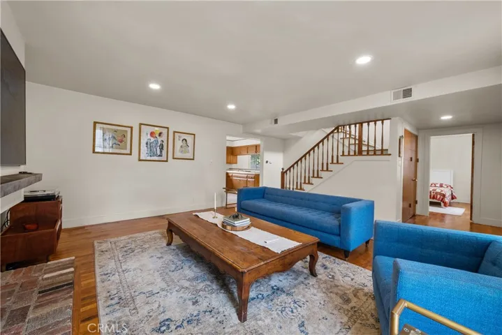 9830 Oakdale Ave, Chatsworth, California 91311