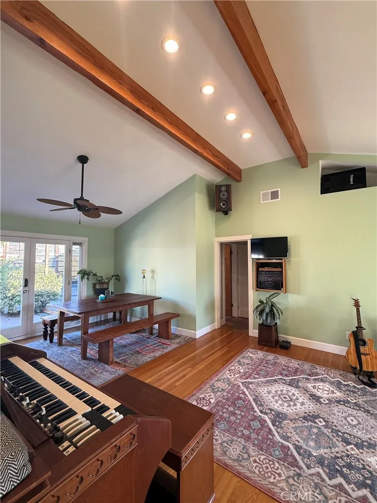 6431 E El Roble, Long Beach, California 90815 home-pic-6