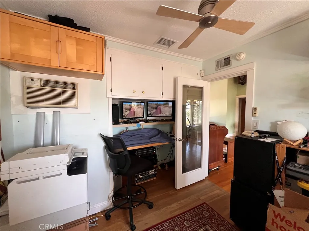 6431 E El Roble, Long Beach, California 90815 home-pic-32