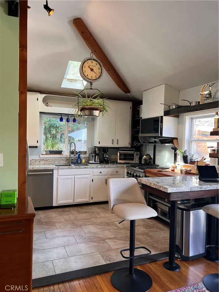 6431 E El Roble, Long Beach, California 90815 home-pic-11