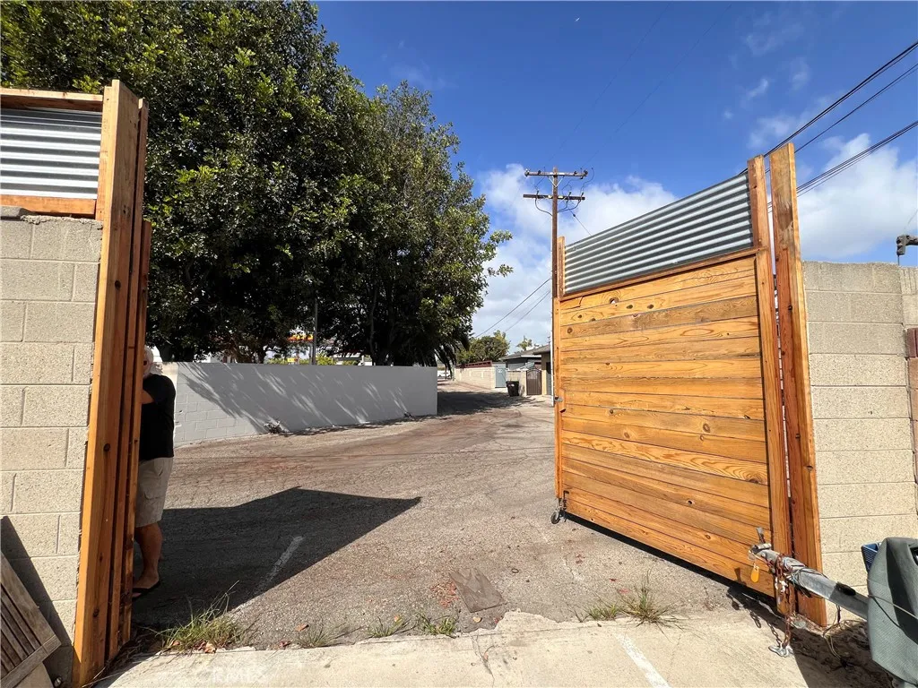 6431 E El Roble, Long Beach, California 90815 home-pic-43