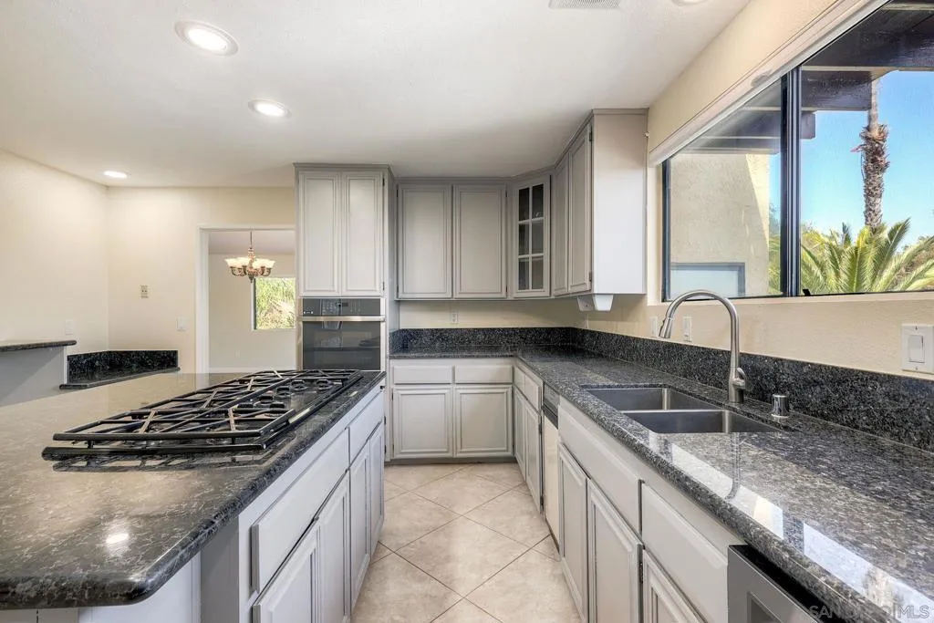 4331 Nabal Dr, La Mesa, California 91941 home-pic-16