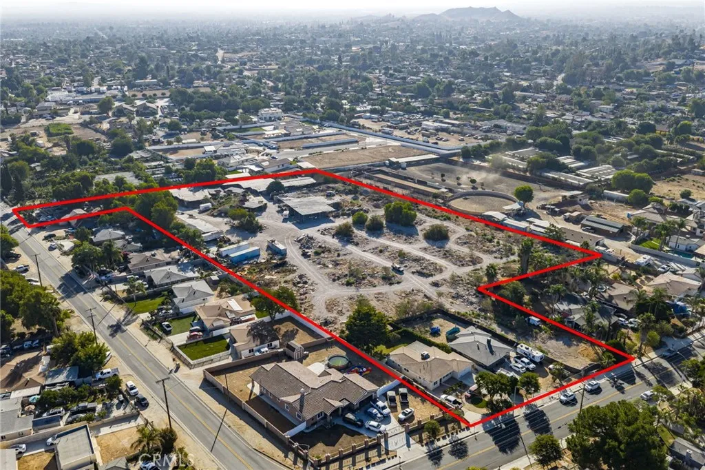 10702 Cypress, Riverside, California 92505 home-pic-2