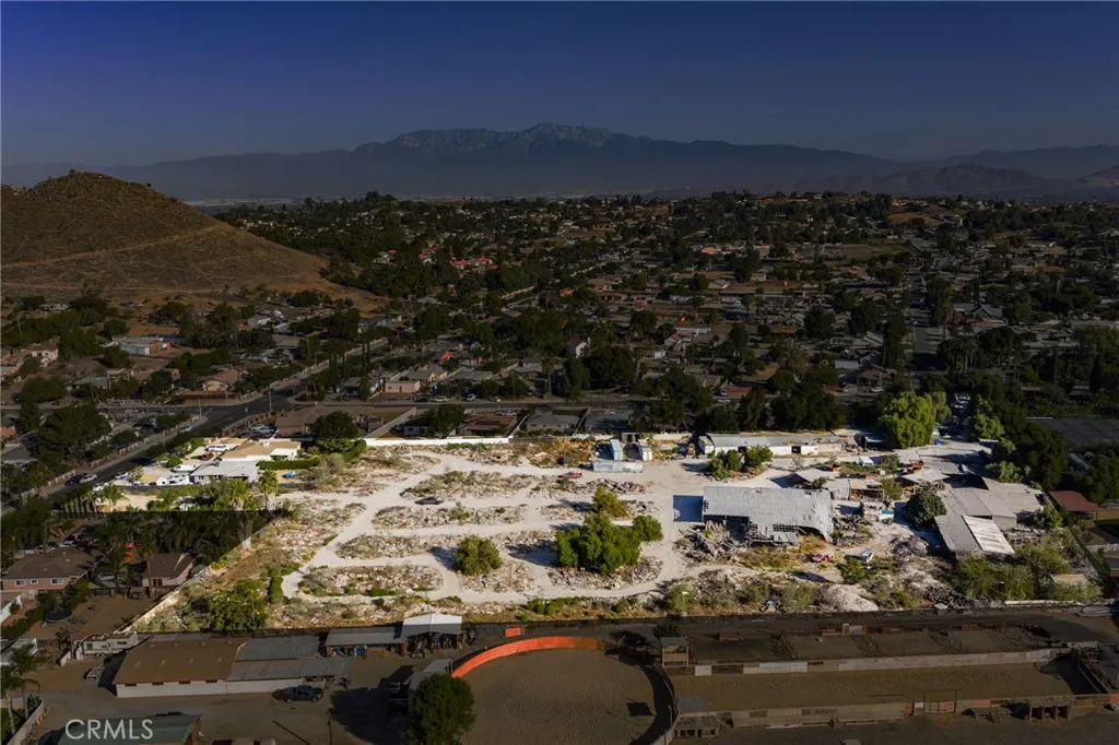 10702 Cypress, Riverside, California 92505 home-pic-5