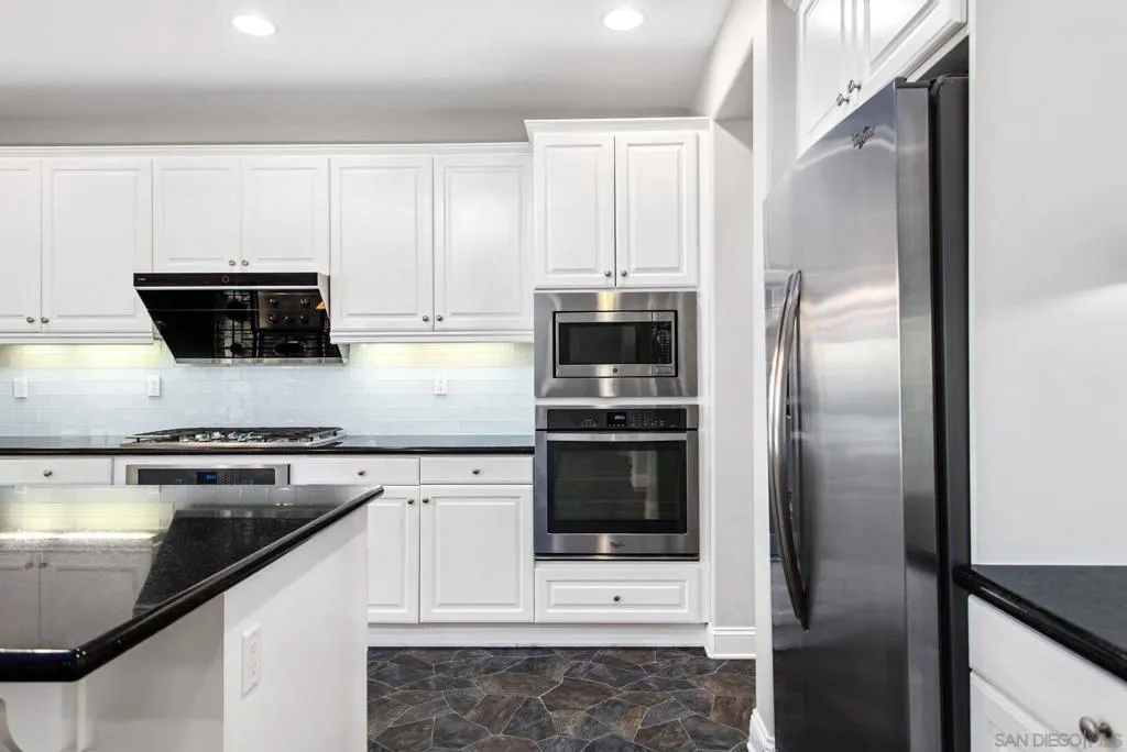 34491 Piocho Ct, Temecula, California 92592 home-pic-11