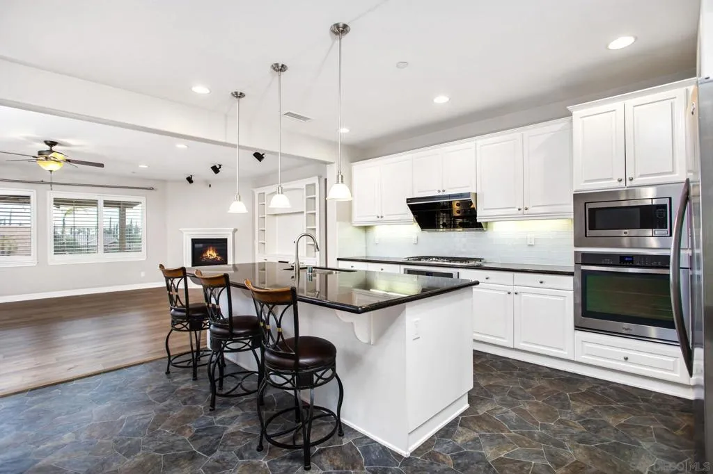34491 Piocho Ct, Temecula, California 92592 home-pic-12