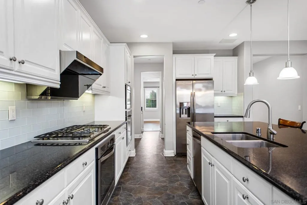 34491 Piocho Ct, Temecula, California 92592 home-pic-10