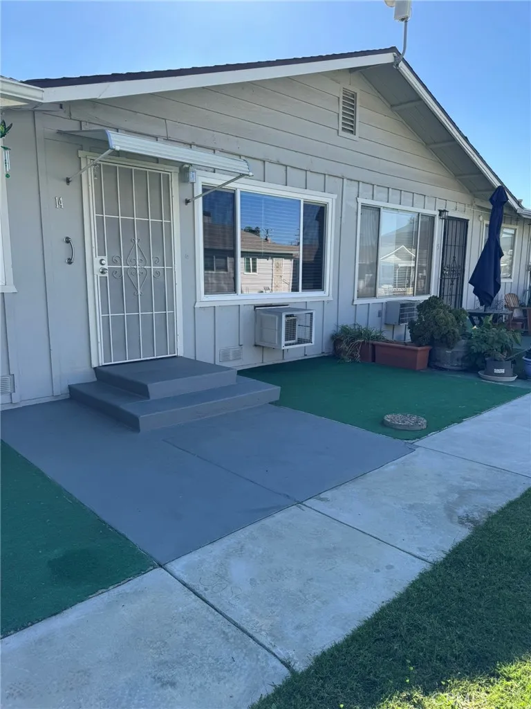 150 E Lakeshore Drive 14, Lake Elsinore, California 92530 home-pic-1