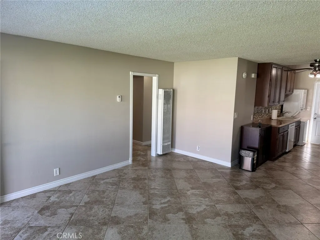 150 E Lakeshore Drive 14, Lake Elsinore, California 92530 home-pic-4