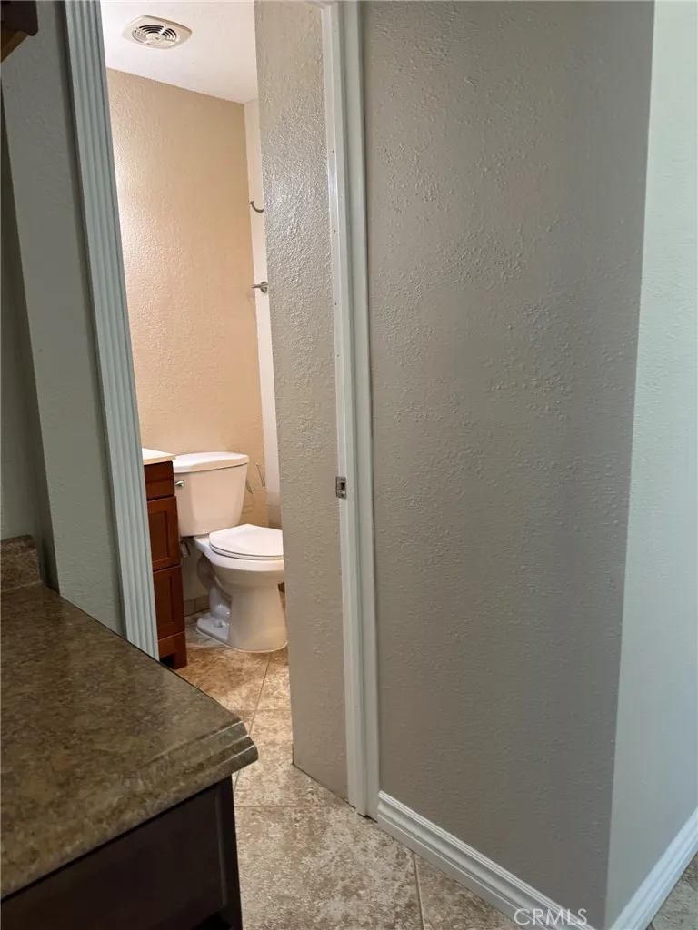 150 E Lakeshore Drive 14, Lake Elsinore, California 92530 home-pic-17