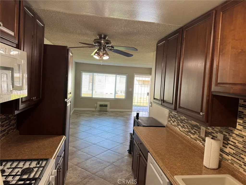 150 E Lakeshore Drive 14, Lake Elsinore, California 92530 home-pic-11