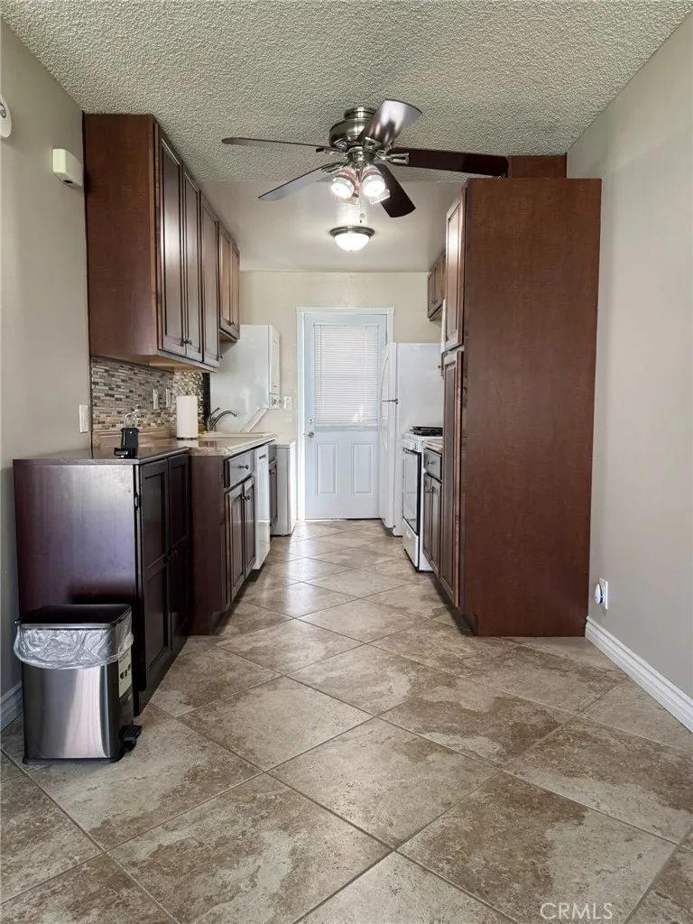 150 E Lakeshore Drive 14, Lake Elsinore, California 92530 home-pic-7