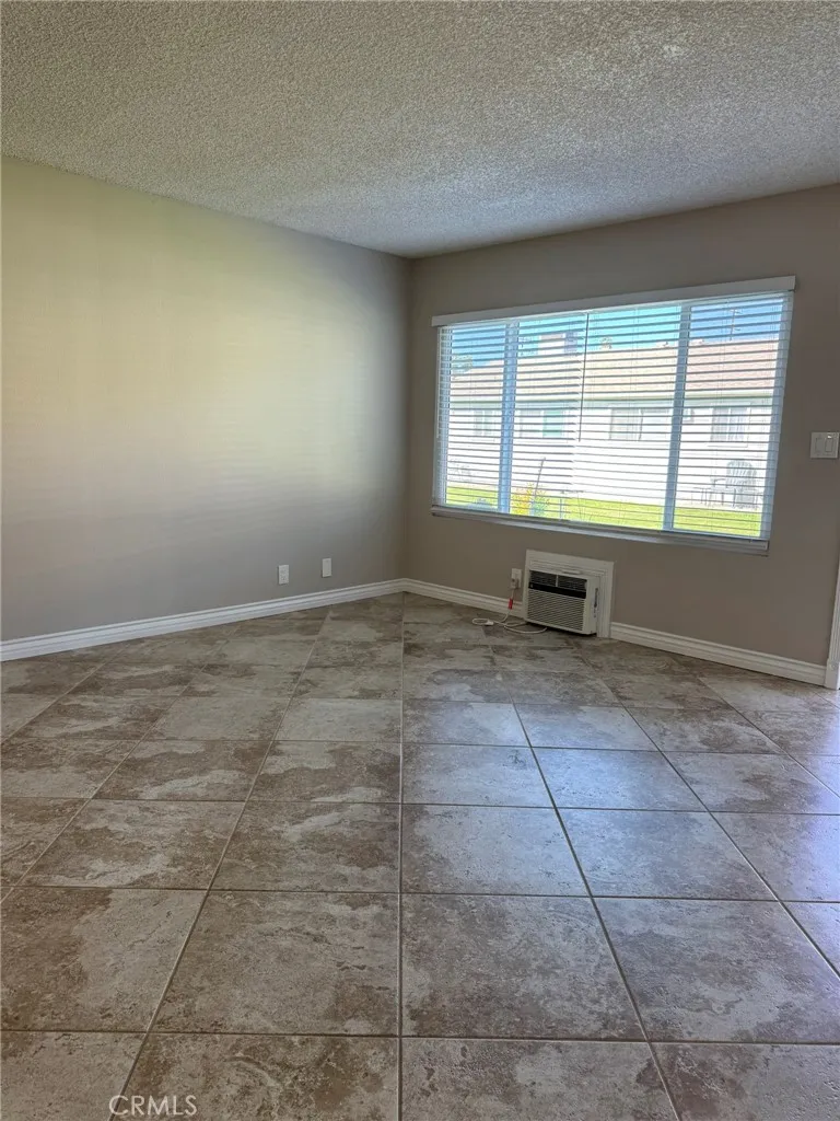 150 E Lakeshore Drive 14, Lake Elsinore, California 92530 home-pic-5