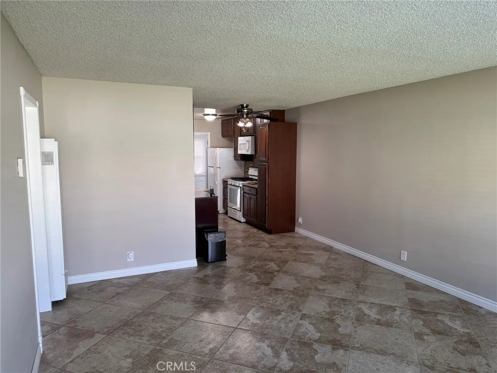150 E Lakeshore Drive 14, Lake Elsinore, California 92530 home-pic-3