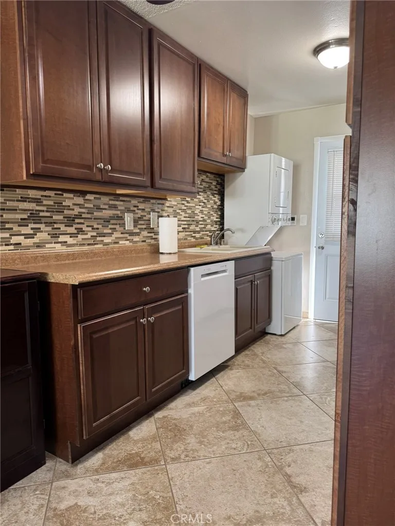 150 E Lakeshore Drive 14, Lake Elsinore, California 92530 home-pic-8