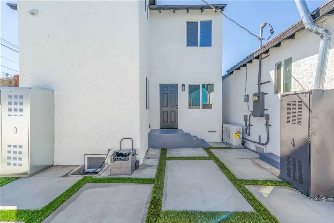 1630 W 54th Street, Los Angeles, California 90062 home-pic-18