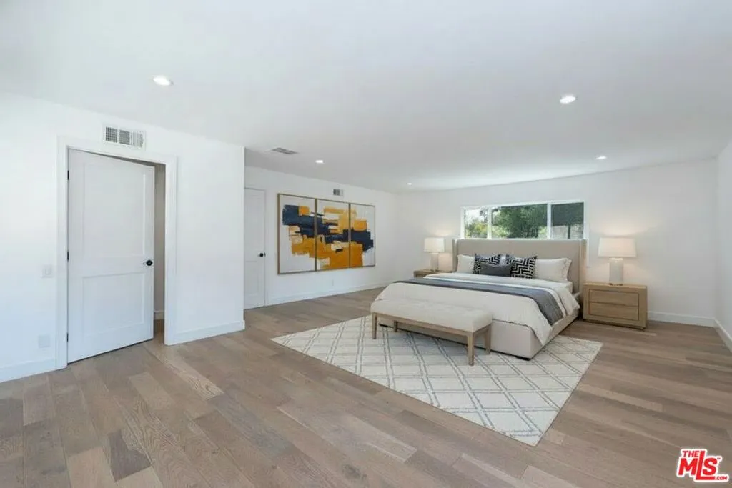 23201 Oxnard Street, Woodland Hills, California 91367 home-pic-24