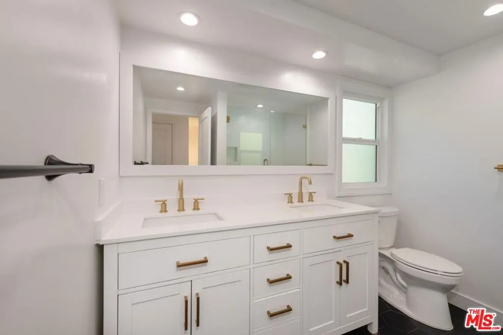 23201 Oxnard Street, Woodland Hills, California 91367 home-pic-32