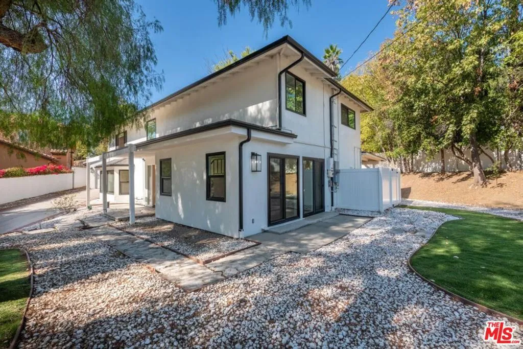 23201 Oxnard Street, Woodland Hills, California 91367 home-pic-39