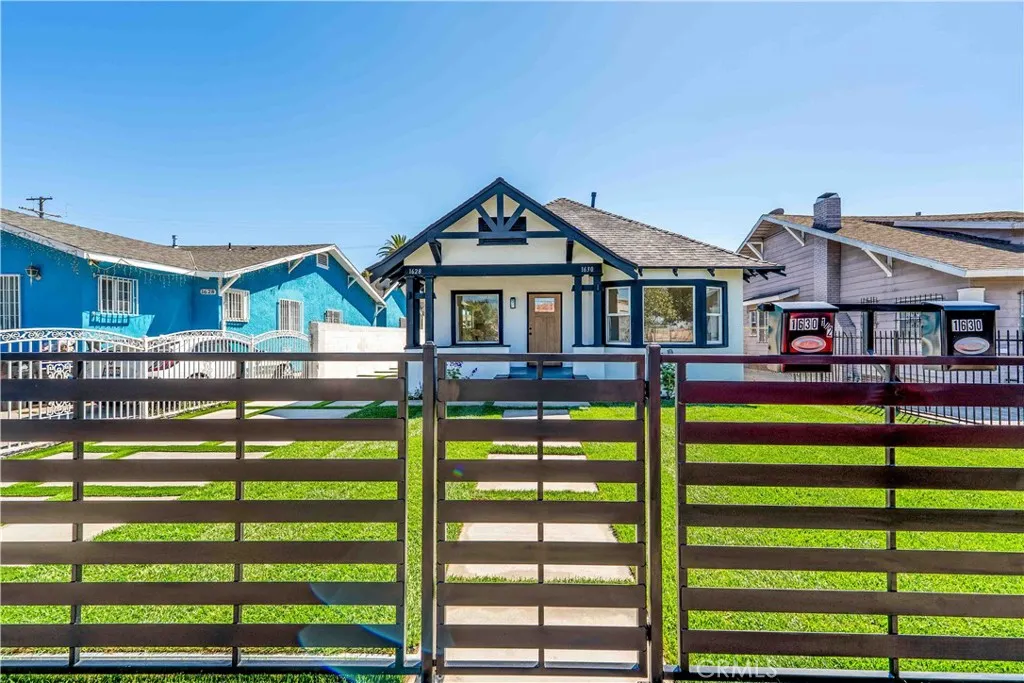 1630 W 54th Street, Los Angeles, California 90062 home-pic-1