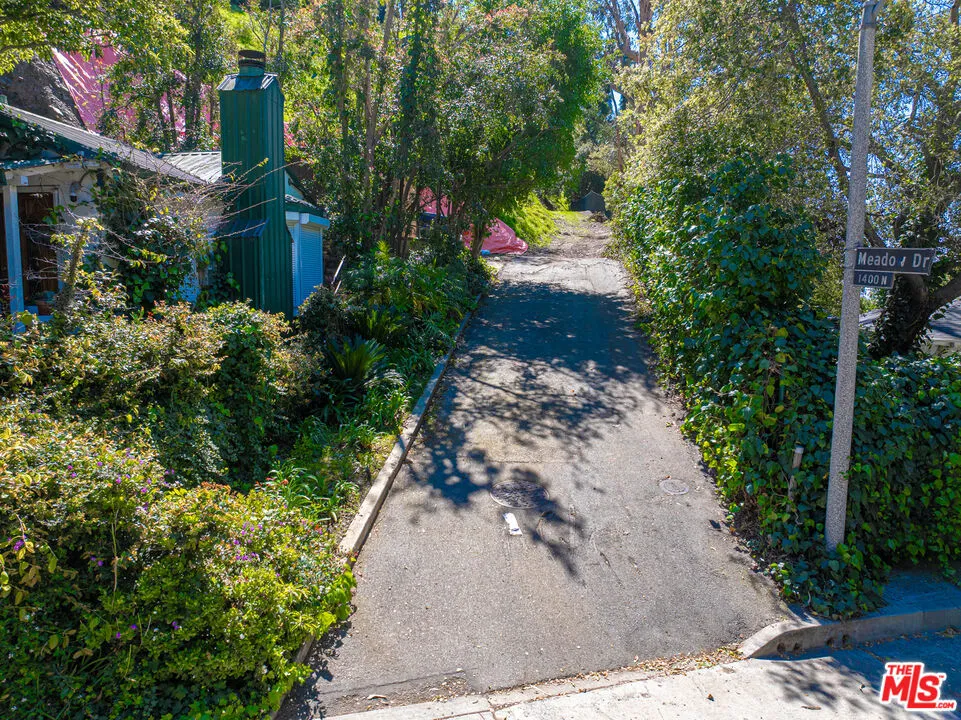 1418 Lindacrest Drive, Beverly Hills, California 90210 home-pic-15