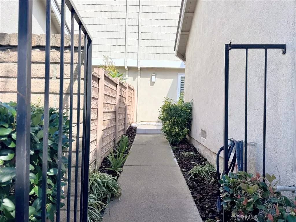 61 Ashbrook, Irvine, California 92604 home-pic-28